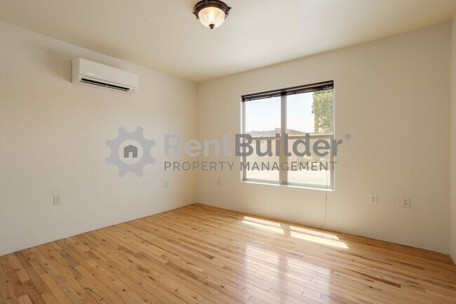 Building Photo - ****LEASE PENDING**** PLEASE APPLY AT YOUR...