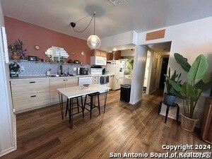 Primary Photo - 219 W Silver Sands Dr