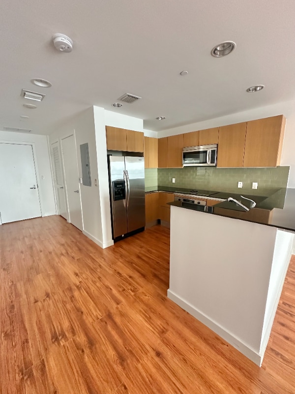 Building Photo - 1060 Brickell Ave