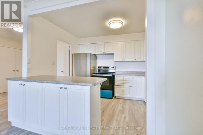 Building Photo - 2 Grove St E