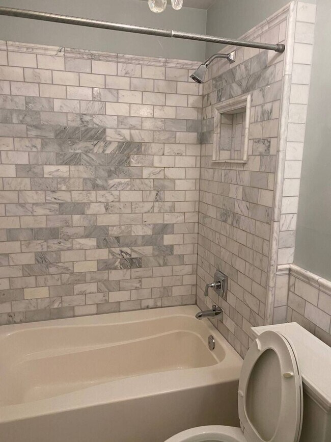Foto del edificio - Furnished One Bedroom At Walker Square