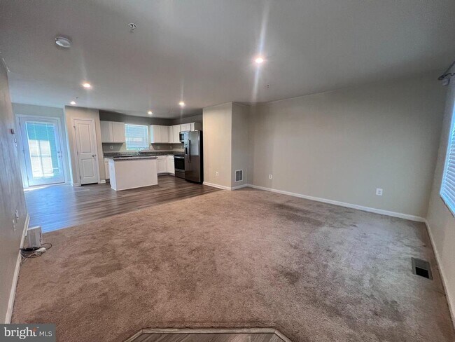 Foto del edificio - 122 Butterfield Ave