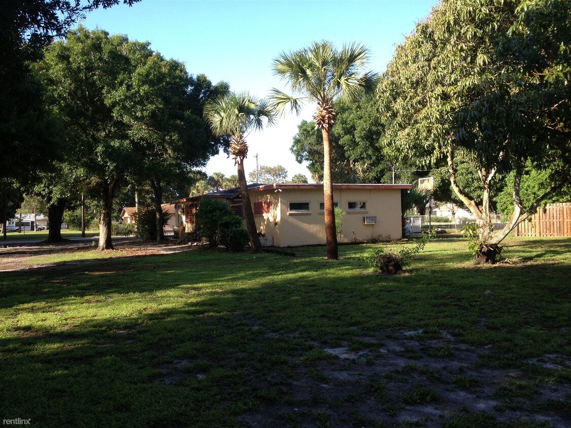 Primary Photo - 1208 Citrus Ave