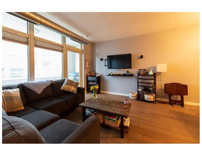 Foto del edificio - 909 W Washington Blvd