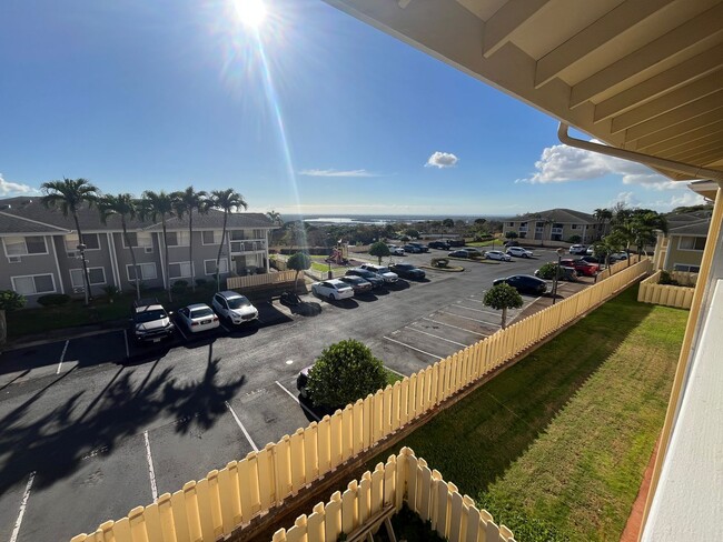 Foto del edificio - Clean upstairs unit with beautiful ocean v...