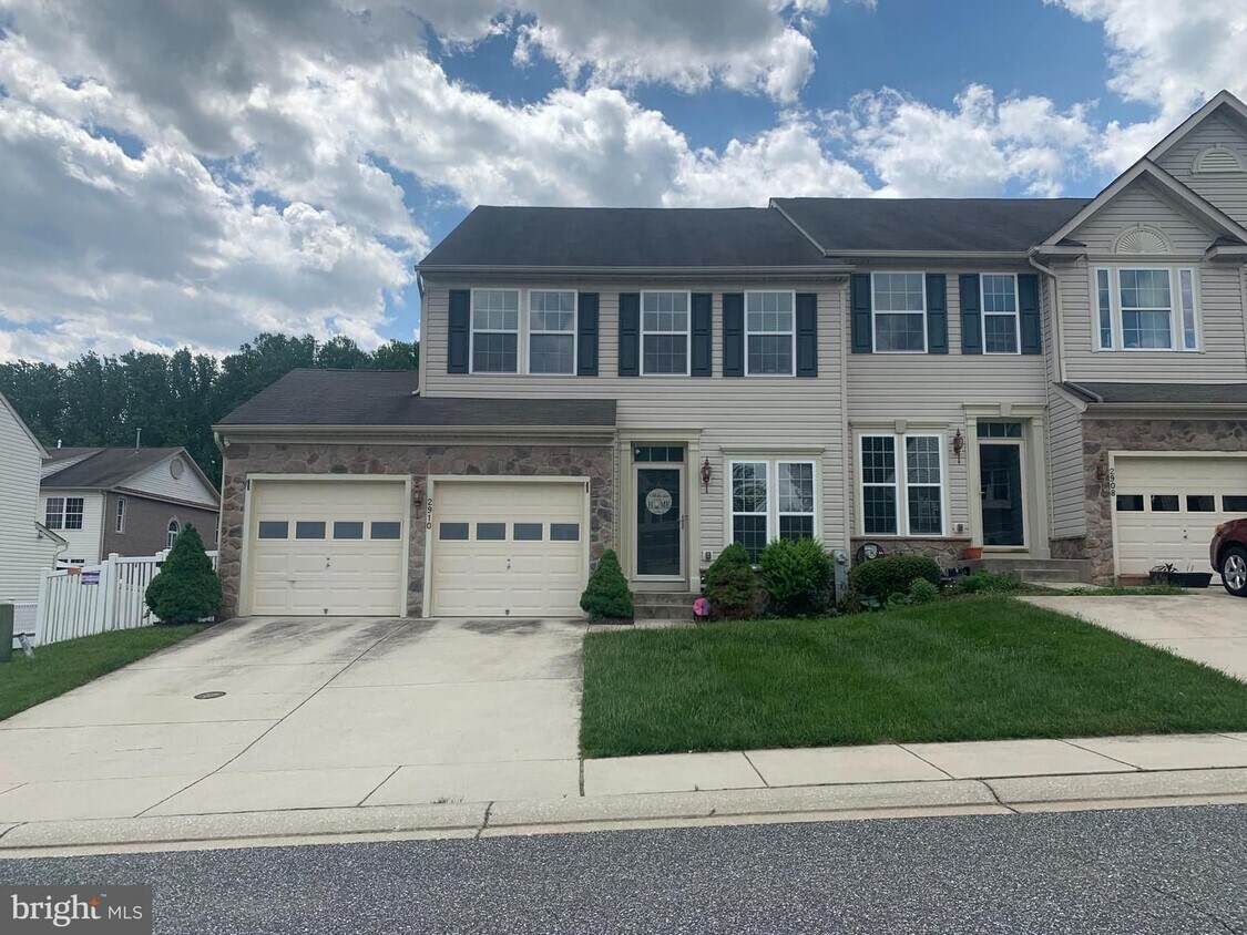 Foto principal - Beautiful 3bd 3.5bth end of group garage t...