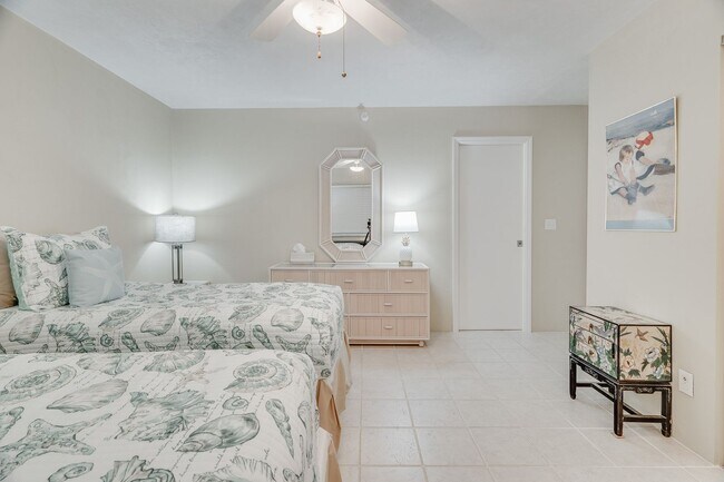 Building Photo - Direct Oceanfront Furnished Condo with Bre...