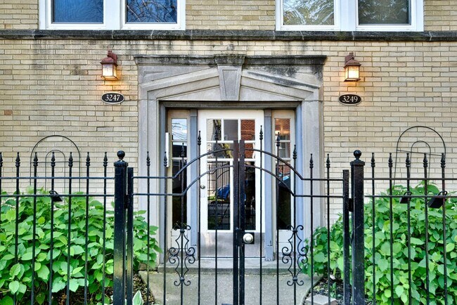 Foto del edificio - 3249 W Cullom Ave