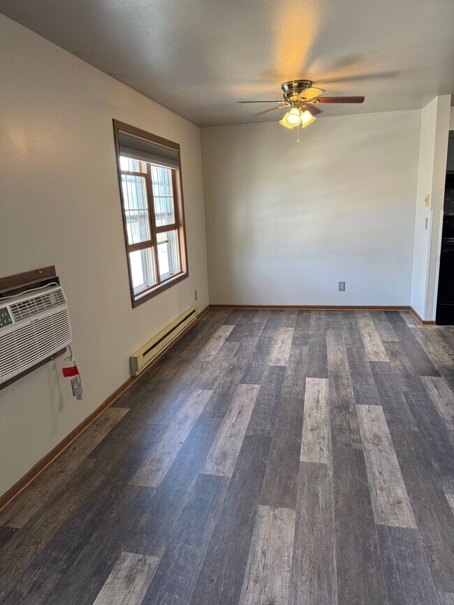 Building Photo - 930 Iowa Ave