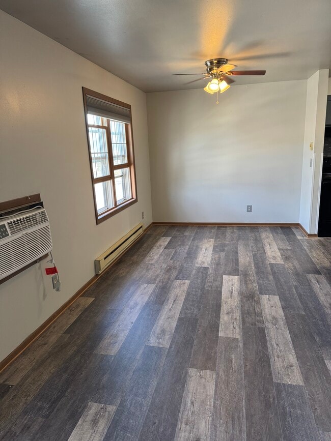 Dining area - 930 Iowa Ave
