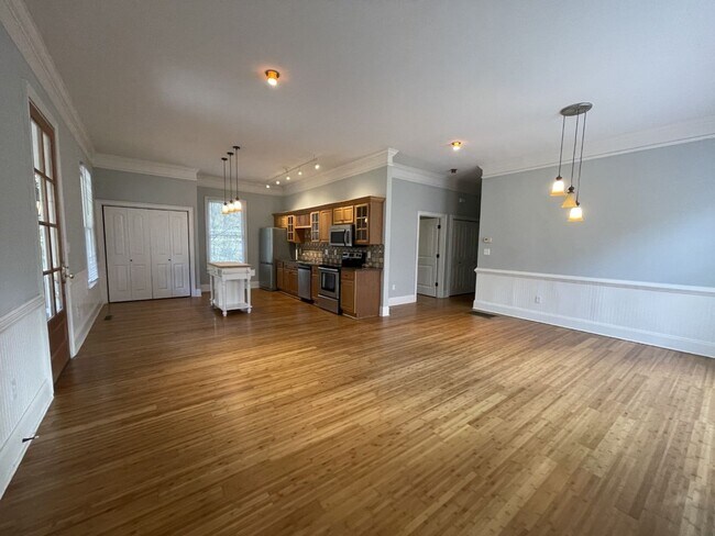 Building Photo - PRE-LEASING FOR AUGUST 2025!