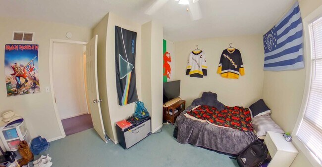 Foto del edificio - 3D Tour Available - 3 Blocks to KSU Campus & 5 Blocks to Aggieville + Washer & Dryer Included! Av...