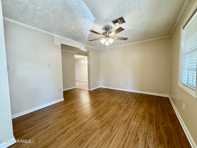 Building Photo - 100 Charolais St