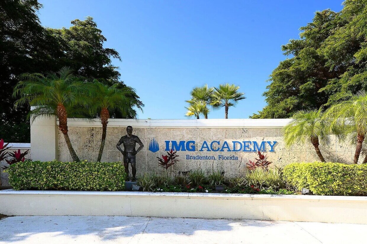 "Charming 2-Bed, 2-Bath Condo Oasis in Bradenton's Heart!" - "Charming 2-Bed, 2-Bath Condo Oasis in Bradenton's Heart!"