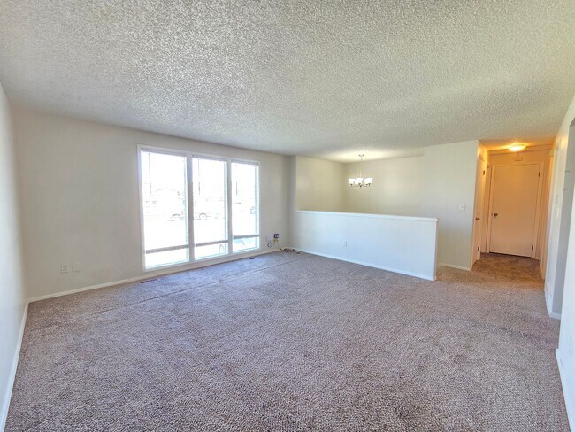 Building Photo - $1,850 - 3 Bed / 2 Bath Bright and Spacious Duplex in Spokane Valley