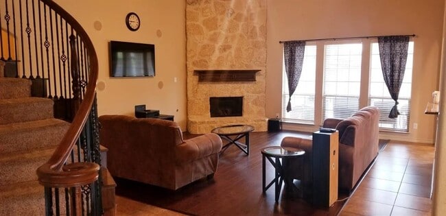 Building Photo - 2639 Excalibur Dr