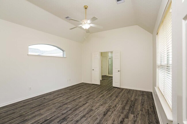 Foto del edificio - 12802 Magnolia Leaf St