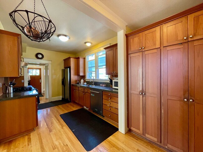 Foto del edificio - Lovely NE  3 Bed 2 Bath - King Neighborhoo...