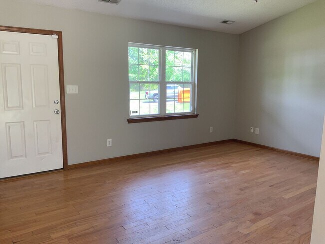 Foto del edificio - 3 Bedroom 2 Bath Home Located Between MCAS...