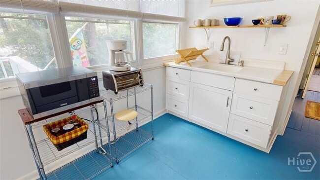 Building Photo - 712 2nd Ave