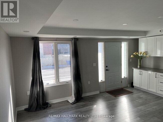 Photo du bâtiment - 3029 Finch Ave W