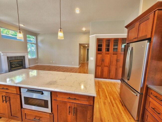 Building Photo - Beautiful 5 Bed 2.75 Bath Home in Fairwood, Renton