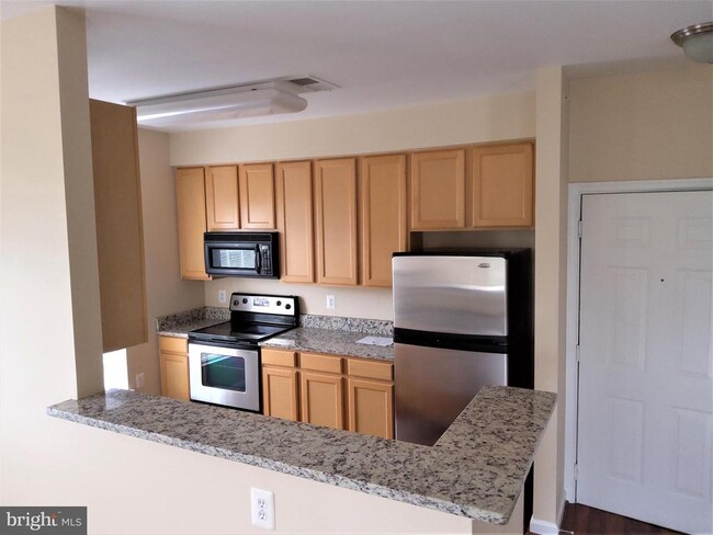 Building Photo - 42492 Mayflower Terrace