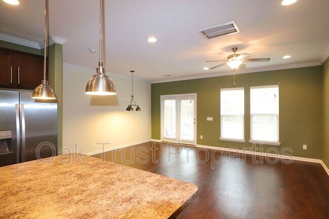 Building Photo - 217 S Lamplighter Ln
