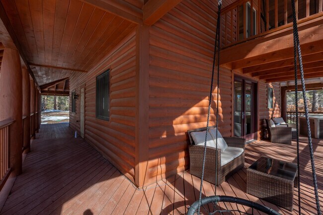 Building Photo - 1810 Shenandoah Dr