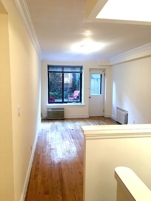 Primary Photo - 1574 2nd Ave