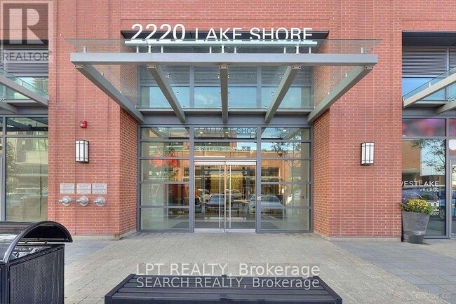 Photo du bâtiment - 2220 Lake Shore Blvd W