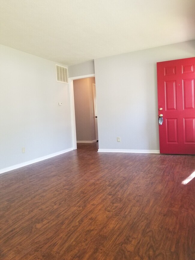 Foto del edificio - Beautifully redone 3 bedroom home in Grand...