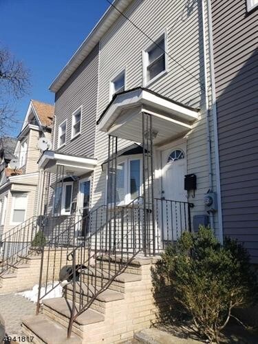 Primary Photo - 270 Ogden St