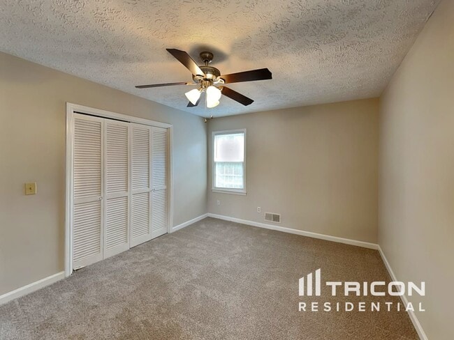 Building Photo - 414 Breezy Dr SW