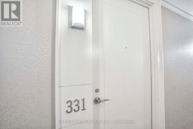 Photo du bâtiment - 830-830 Lawrence Ave W
