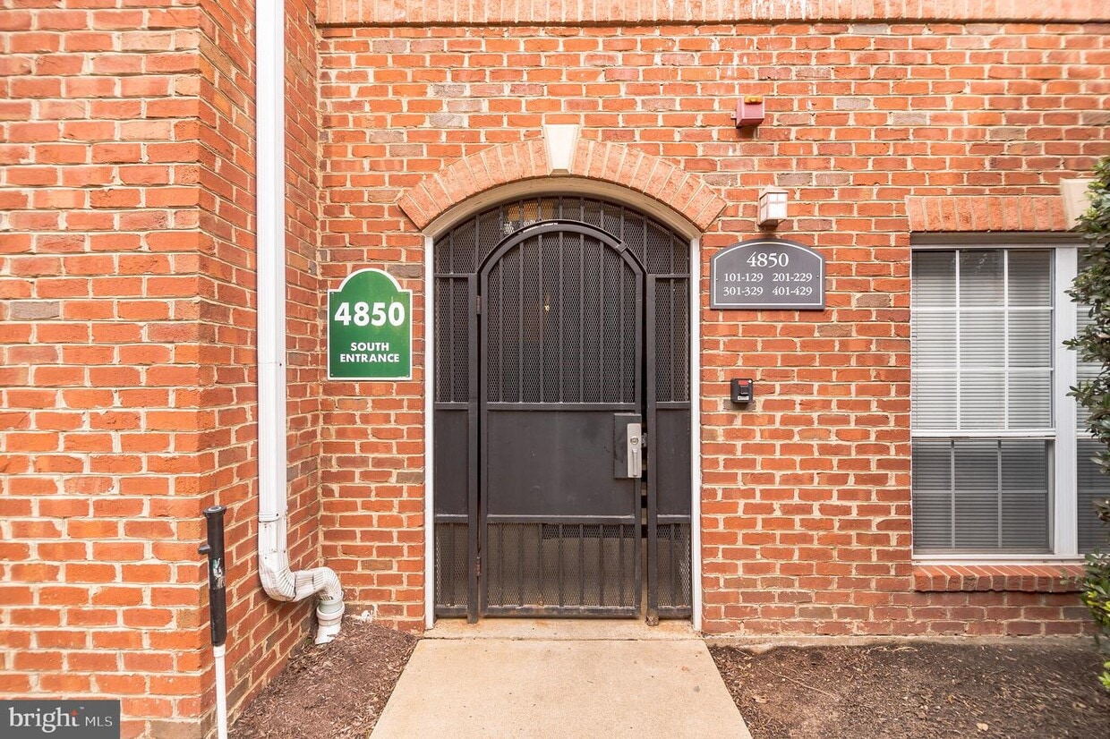 Primary Photo - 4850 Eisenhower Ave