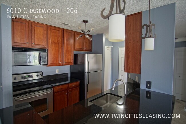 Building Photo - 1 Bed/1 Bath Condo Featuring an Office, Pa...