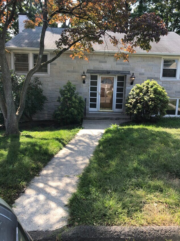 Huge 4 Bedroom house with lot of backyard for rent in NAUGATUCK CT within the MILLVILLE AREA - 50 Summit Rd