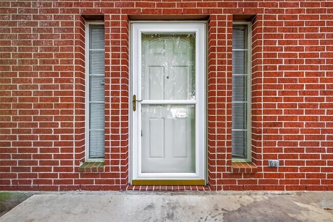 Building Photo - 13915 Maleewan Ln