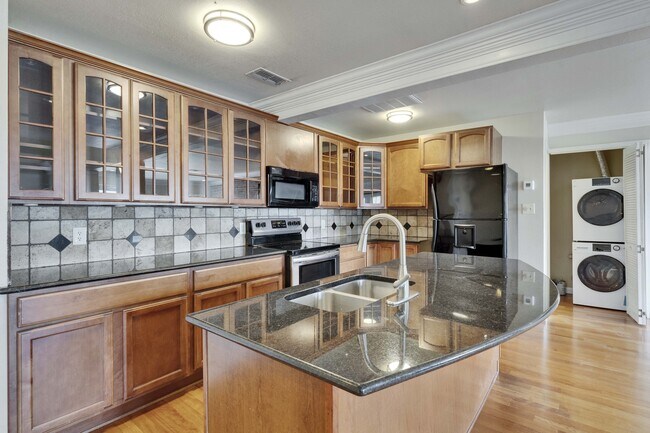 Foto del edificio - 8888 Tallwood Dr
