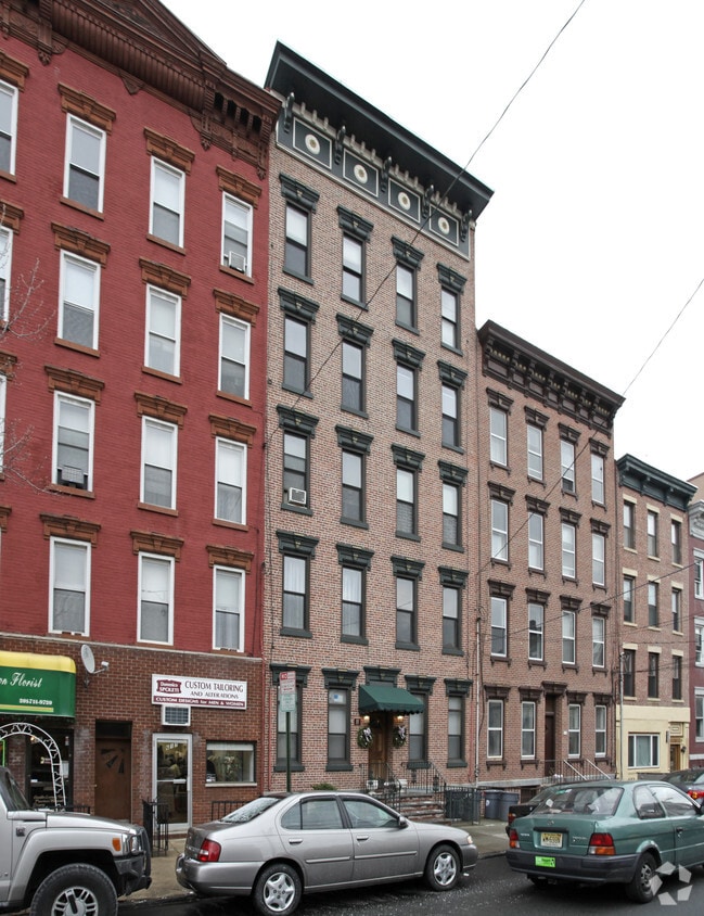 Primary Photo - 615 Willow Ave