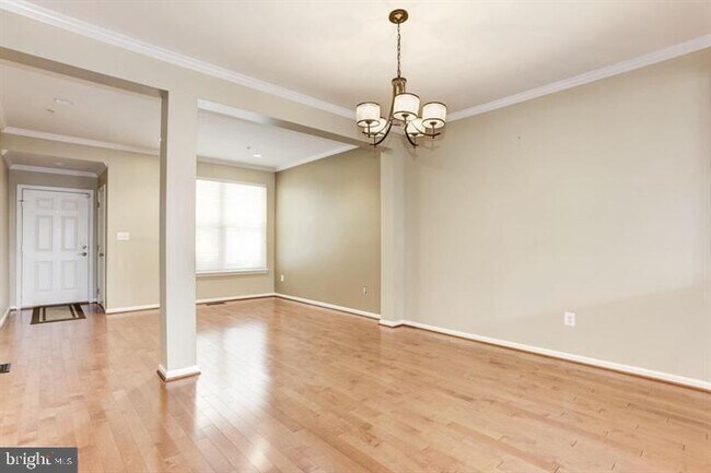 Building Photo - 4 Austringer Ct