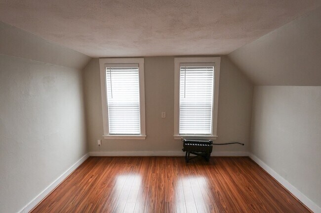 Building Photo - 369 Savin Hill Ave