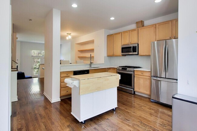 Foto del edificio - 1225 W Lexington St