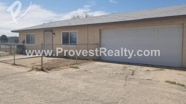 Building Photo - Hesperia Duplex!!!