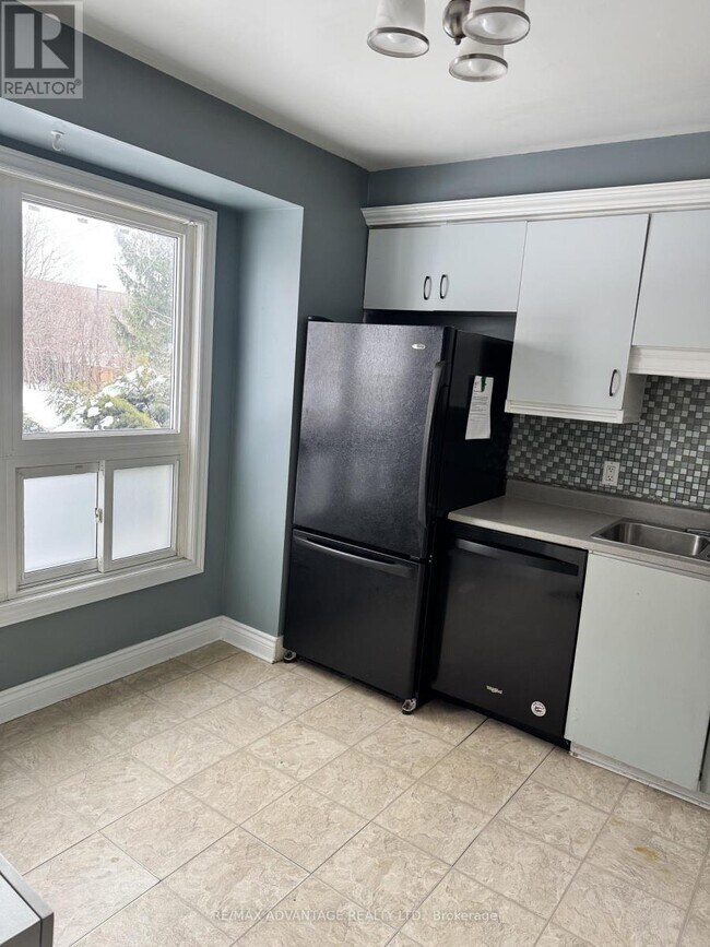 Photo du bâtiment - 89 Highview Ave E