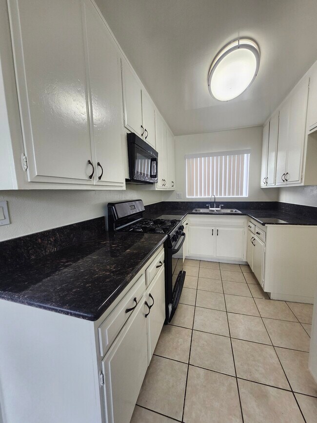 Cocina - 6551 De Soto Ave