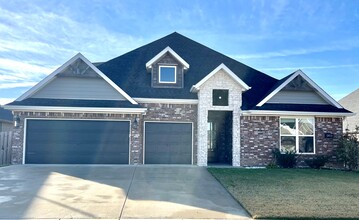 Building Photo - 1411 Eureka Rd