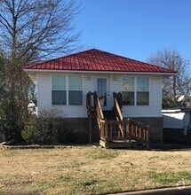 Building Photo - 938 16th Ave E