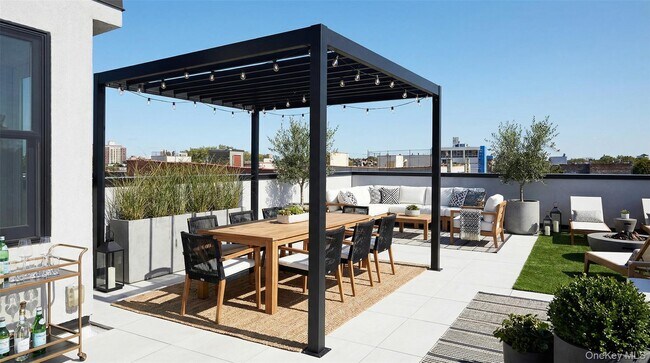 Building Photo - 333 Tompkins Ave